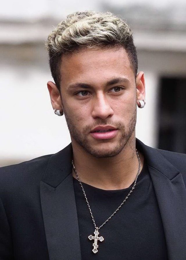 和平精英与巴啦啦小魔仙联动华丽亮相，刘美含领衔经典角色开启华丽全身变！